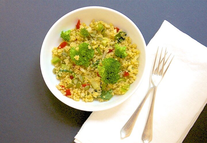 broccoli and spinach quinoa salad